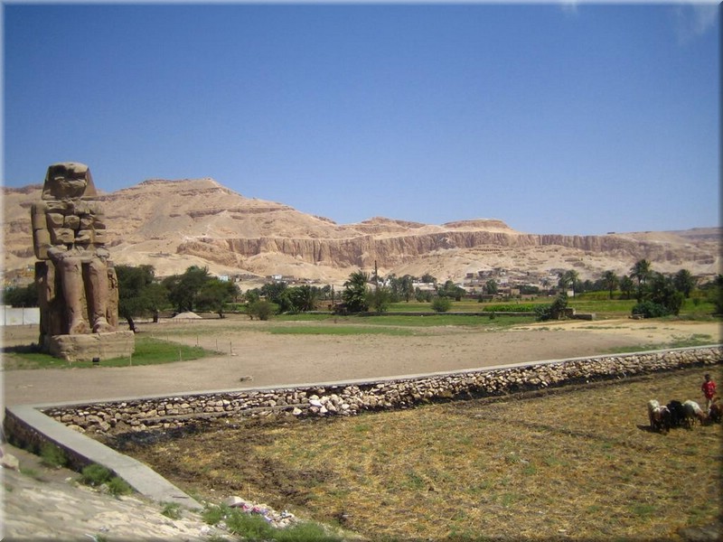 106Aegypten2007MemnonKolosse.JPG
