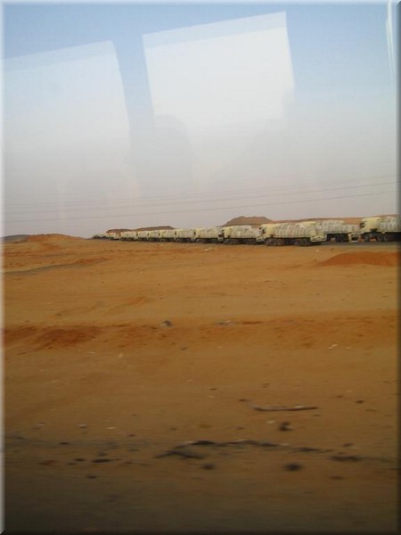 575Aegypten2007AbuSimbelLKWConvoiindenSudan.JPG