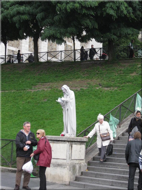 2_Paris_2012_151MontmartreSacreCoeur.JPG