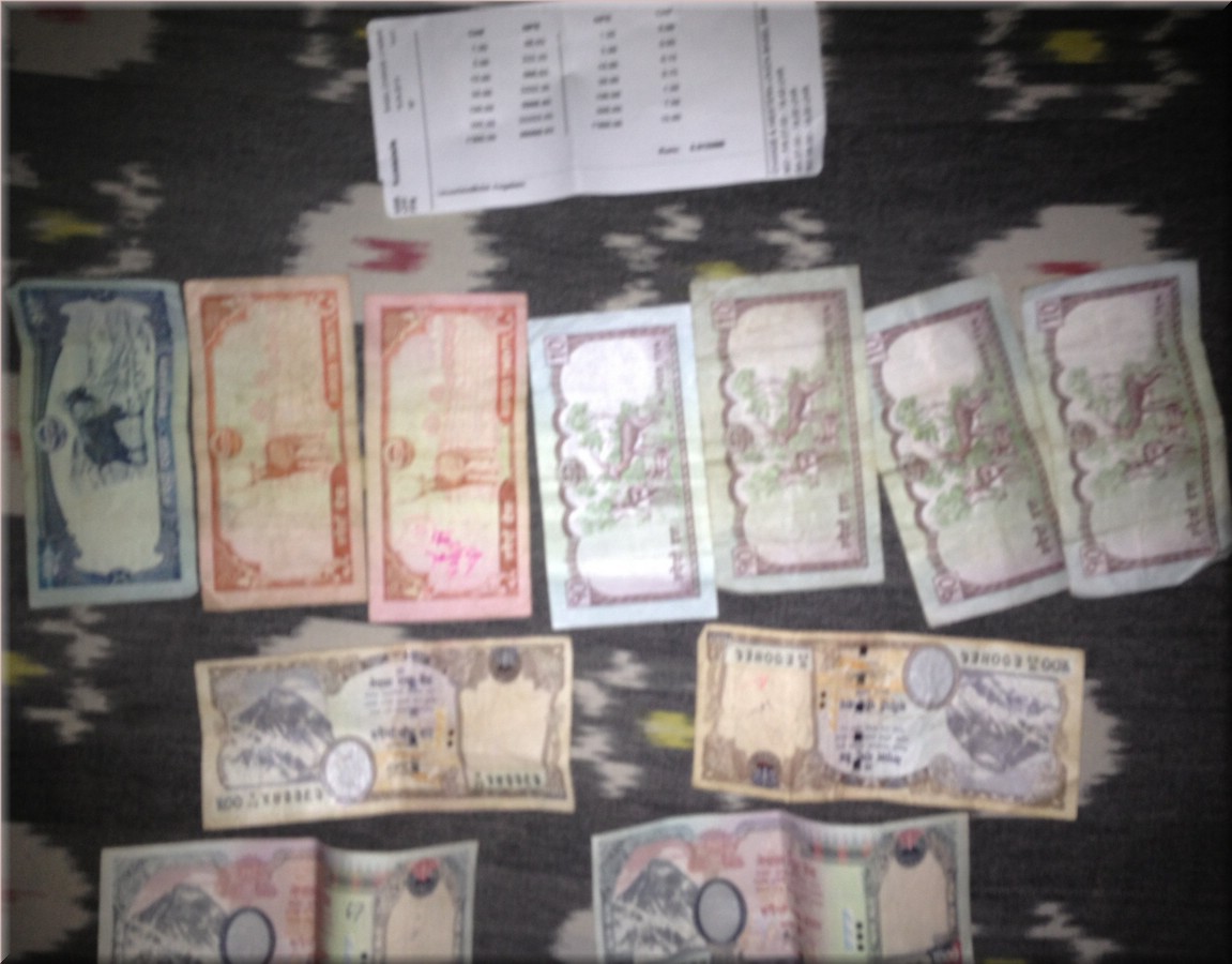 2013_04_16_Anreise_Nepal1002c_Geld_wuerde_ich_vor_ort_beziehen.JPG