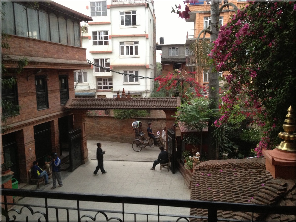 2013_04_18_Kathmandu1018_international_Guesthouse_Eingang_Thamel.JPG