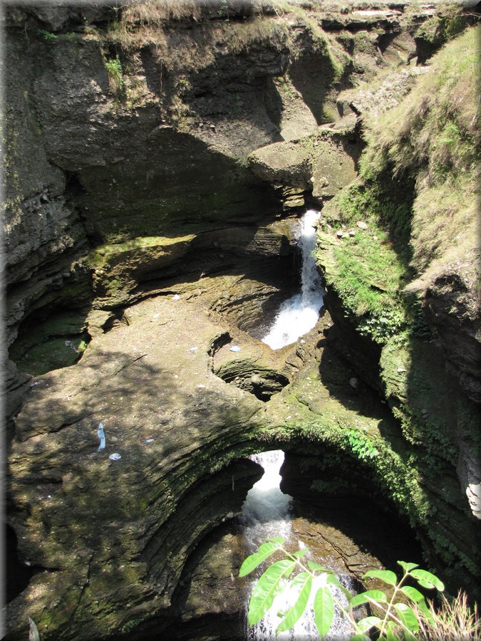 2013_04_27_Pokhara_World_Peace_Pagoda_Devis_Fall0467.JPG