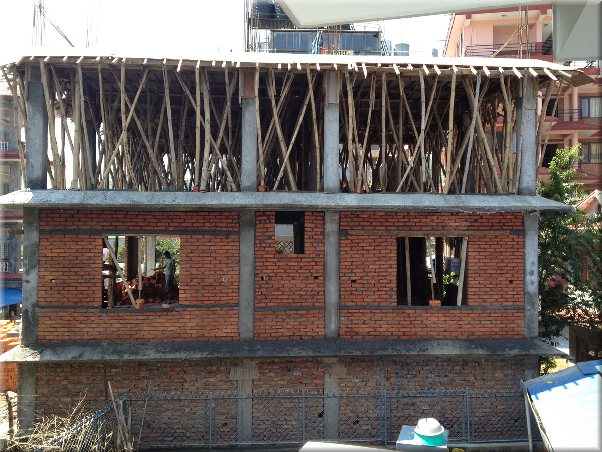 2013_04_27_Pokhara_World_Peace_Pagoda_Devis_Fall1006_so_Wird_hier_abgestuetzt.JPG