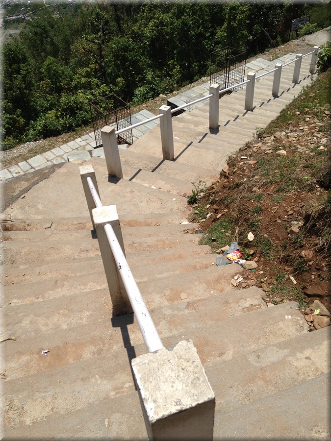 2013_04_27_Pokhara_World_Peace_Pagoda_Devis_Fall1013.JPG