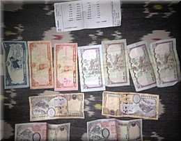 2013_04_16_Anreise_Nepal1002c_Geld_wuerde_ich_vor_ort_beziehen.JPG