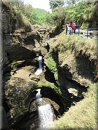 2013_04_27_Pokhara_World_Peace_Pagoda_Devis_Fall0475.JPG