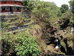 2013_04_27_Pokhara_World_Peace_Pagoda_Devis_Fall1016.JPG