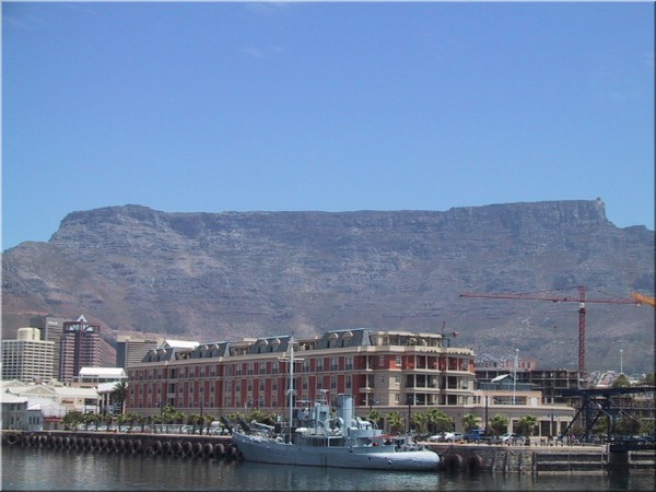 037 Tafelberg, na endlich - von der Waterfront aus gesehen .jpg