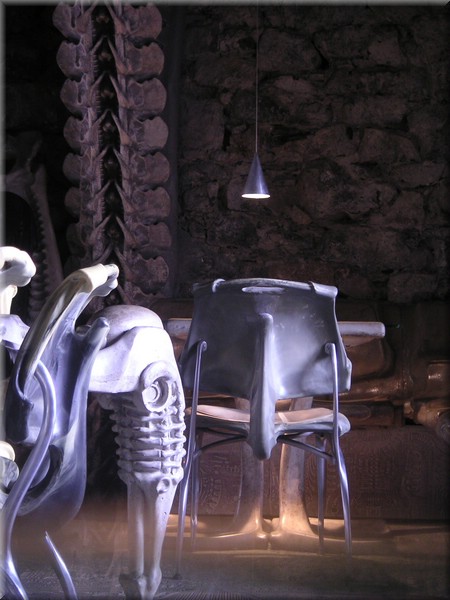 Bar 030GigerSchweizGreyerz.jpg