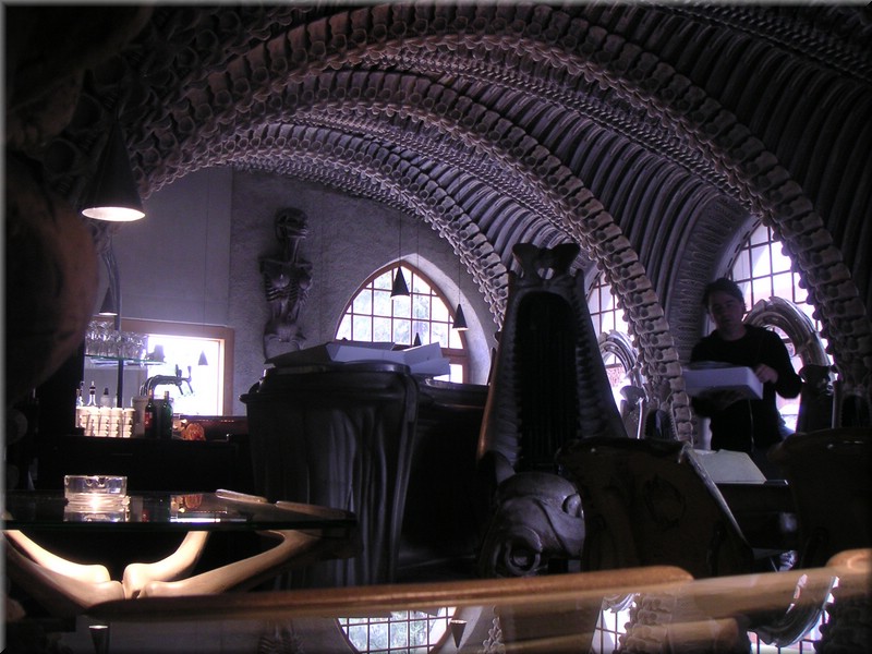 Bar 038GigerSchweizGreyerz.jpg