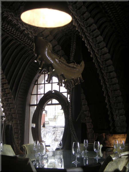 Bar 053GigerSchweizGreyerz.jpg