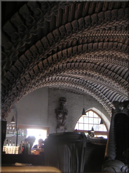 Bar 055GigerSchweizGreyerz.jpg