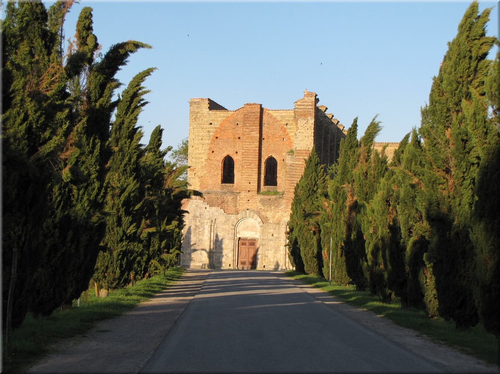 Italien_20012_083_San_Galgano.JPG