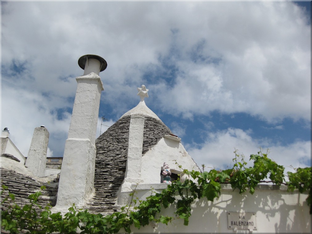 Italien_20012_231_Trulli_Alberobello.JPG