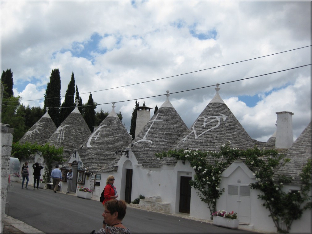 Italien_20012_233_Trulli_Alberobello.JPG