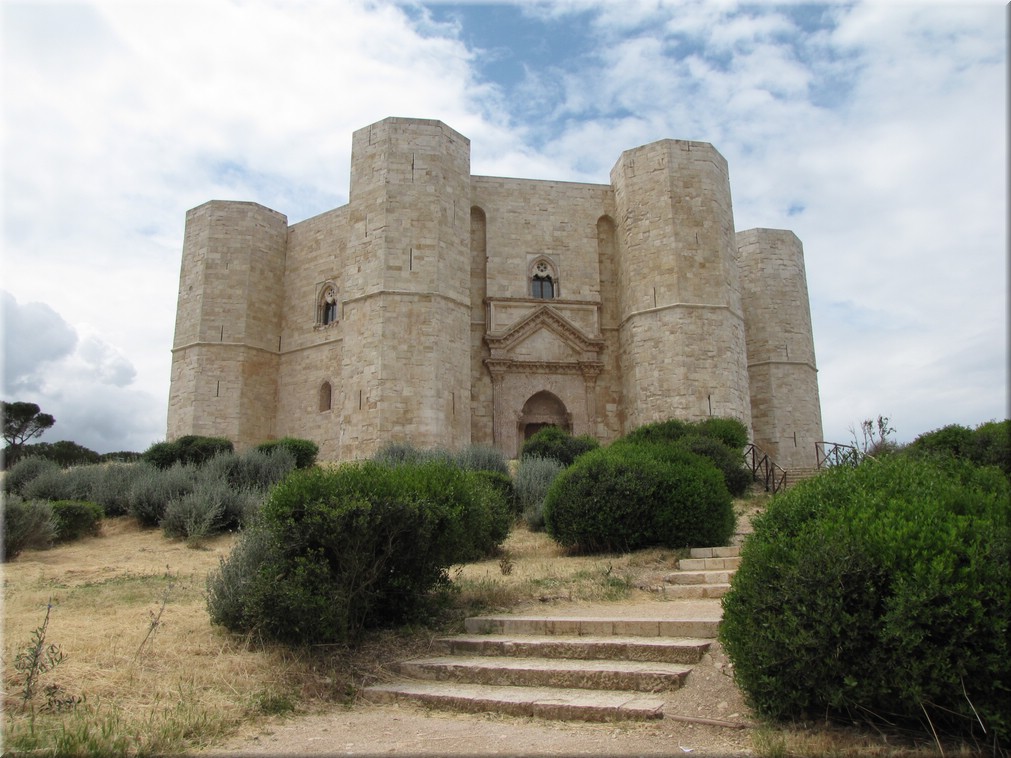 Italien_20012_272_castel_del_monte.JPG