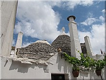 Italien_20012_221_Trulli_Alberobello.JPG