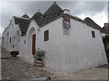 Italien_20012_225_Trulli_Alberobello.JPG