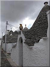 Italien_20012_226_Trulli_Alberobello.JPG