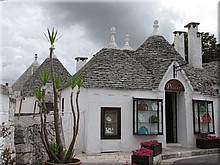 Italien_20012_229_Trulli_Alberobello.JPG