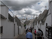 Italien_20012_230_Trulli_Alberobello.JPG