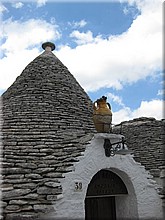 Italien_20012_232_Trulli_Alberobello.JPG