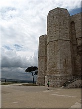 Italien_20012_273_castel_del_monte.JPG