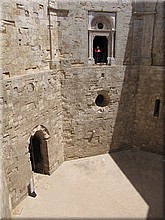 Italien_20012_275_castel_del_monte.JPG