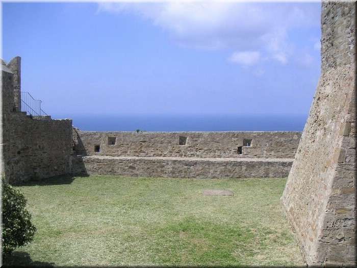 14Populonia011.JPG