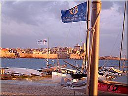 0004 Blick vom Schlafplatz im Jachthafen auf Antibes.jpg