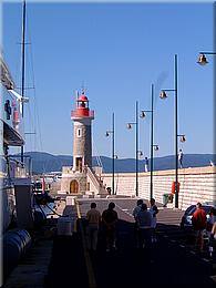 0090 Leuchtturm vor  St Tropez.jpg