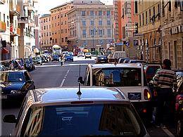 0431 Genua - schlechtes Wetter passend zur Stimmung mords Verkehr.JPG