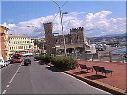 0432 Genua - schlechtes Wetter passend zur Stimmung mords Verkehr.JPG