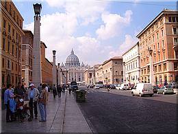 1298 Rom Vatikanstadt Plazza Venezia und Coloseum by night.jpg