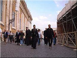 1416 Rom Vatikanstadt Plazza Venezia und Coloseum by night.jpg