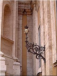 1419 Rom Vatikanstadt Plazza Venezia und Coloseum by night.jpg