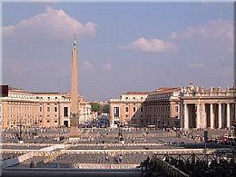 1646 Rom Vatikanstadt Plazza Venezia und Coloseum by night.jpg