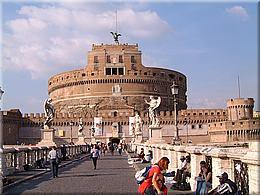 1680 Rom Vatikanstadt Plazza Venezia und Coloseum by night.jpg