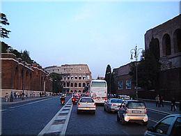 1737 Rom Vatikanstadt Plazza Venezia und Coloseum by night.jpg